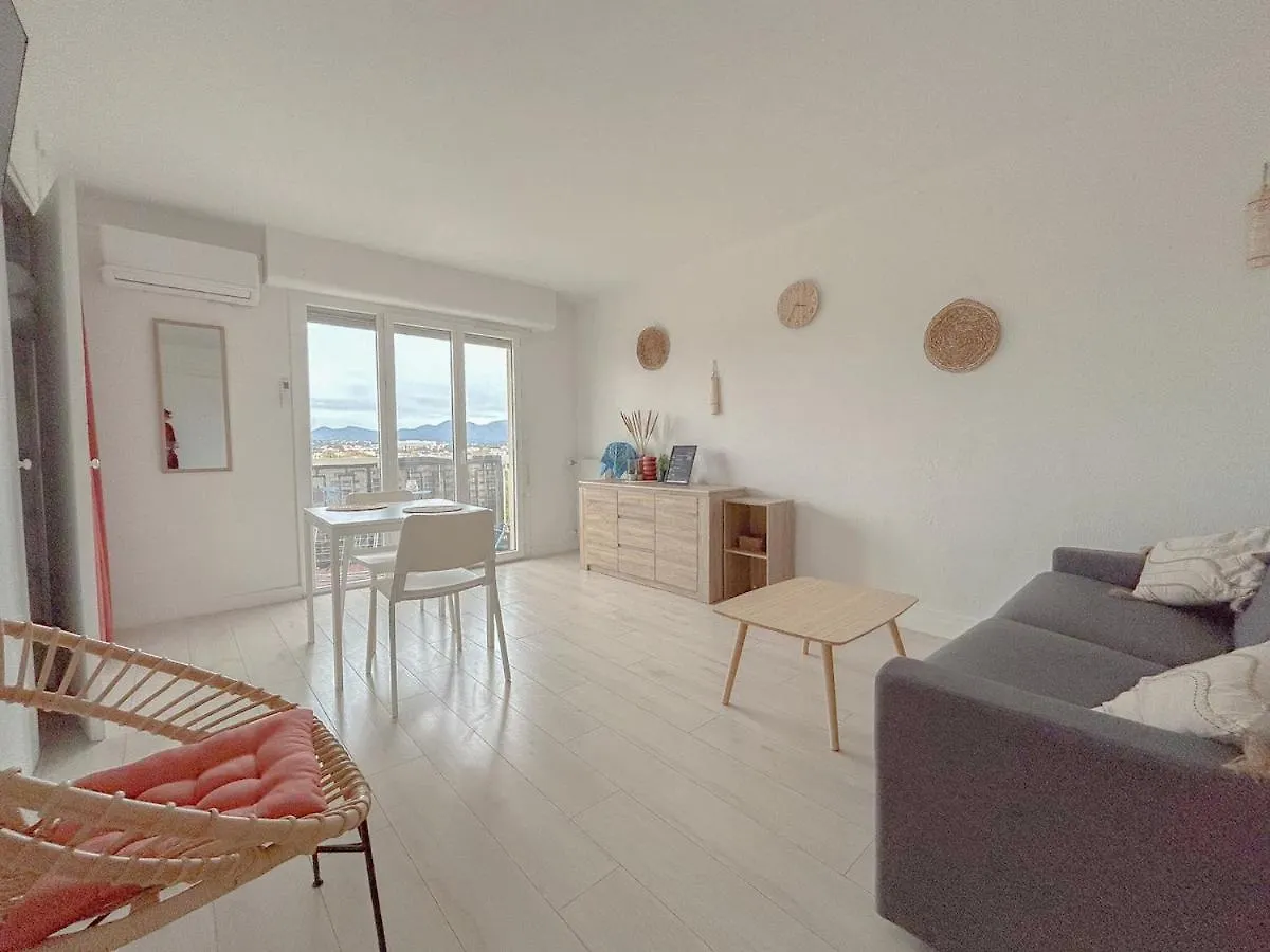 Charmant Studio Boheme Vue Degagee Moderne Frejus